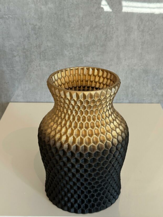 Modern Kabartma Desenli Seramik Vazo 19x19x29cm - Image 2