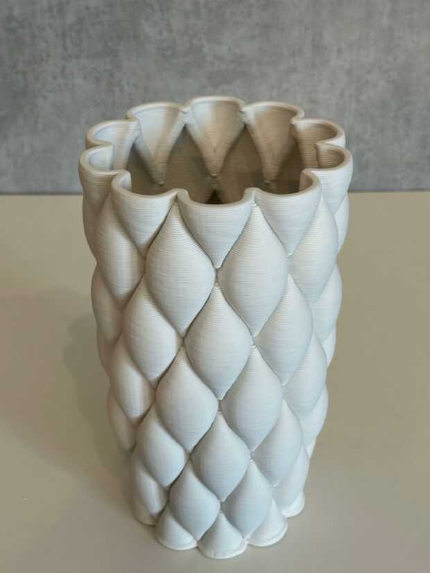 Modern Kabartma Desenli Seramik Vazo 15x15x27cm - Image 9