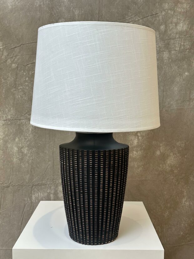 Siyah Desenli Polyresin Masa Lambası – 28x28x51 cm - Image 2