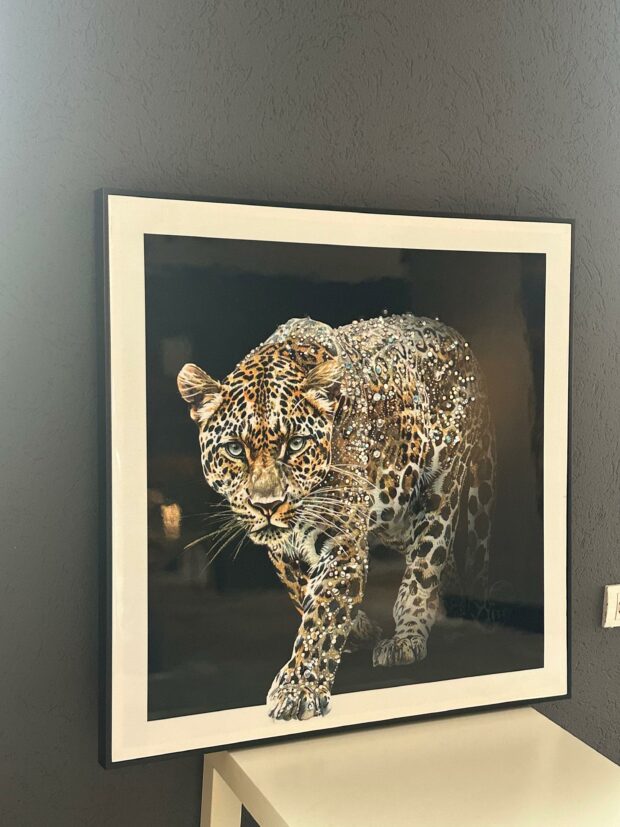 "Leopar Zarafeti" Taş İşlemeli Kanvas Tablo – 84x84 cm - Image 3