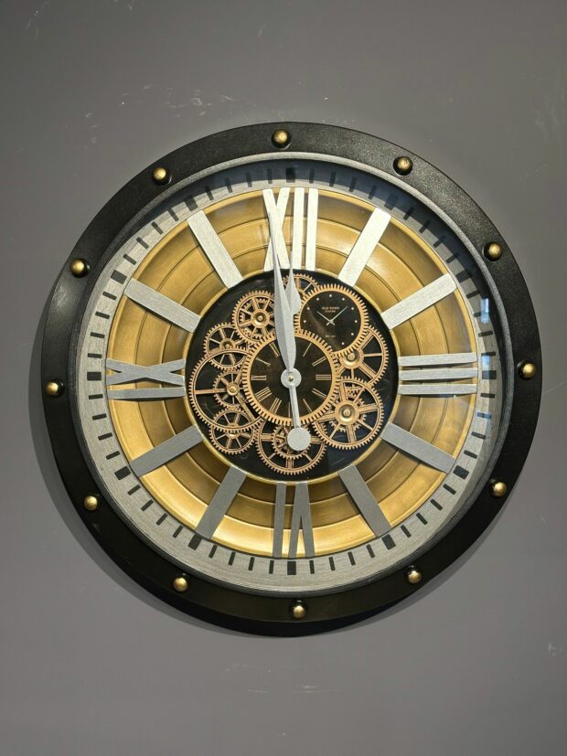 Siyah Metal Çerçeveli Mekanik Görünümlü Duvar Saati – 65x65x9 cm - Image 2